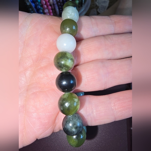 10mm Austrailian Chrysoprase Bracelet - Picture 9 of 14